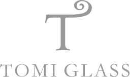 トミガラスのロゴ